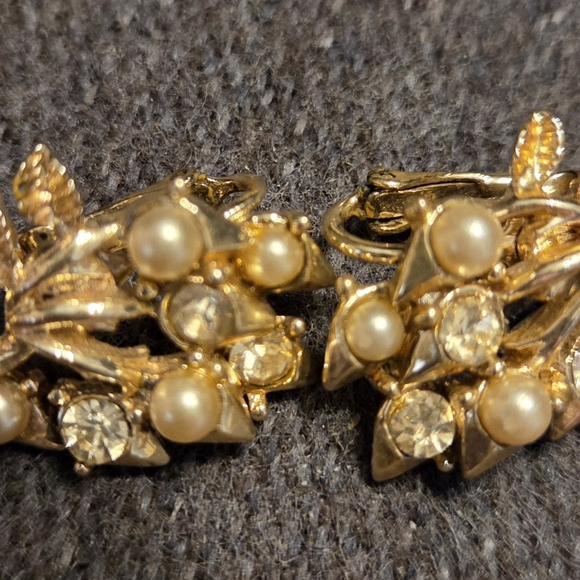 Lot of 3 Vintage Costume Jewelry Clip On Earrings Multi Color Rhinestones Coro - Picture 2 of 8